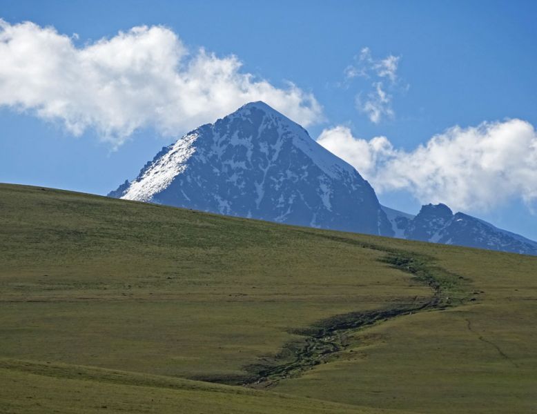 files/_uploads/2010_52q_Kyrgyzstan_d12/d12_AbendChillOutBerge.jpg